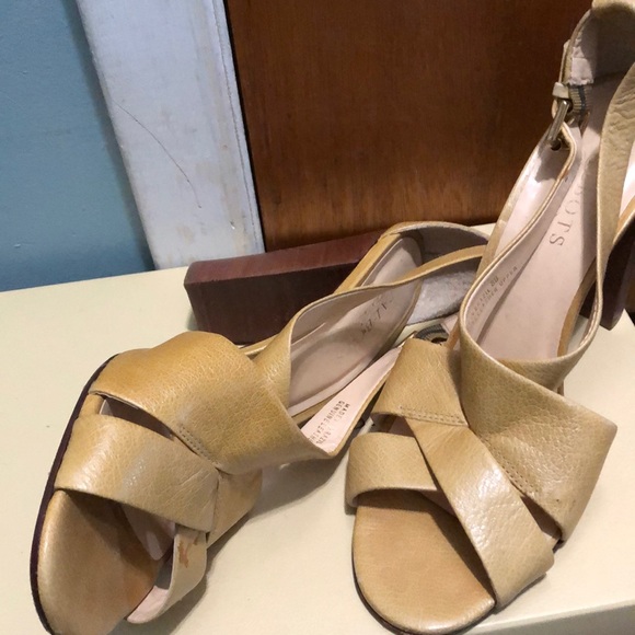 Talbots sandals - Picture 3 of 4
